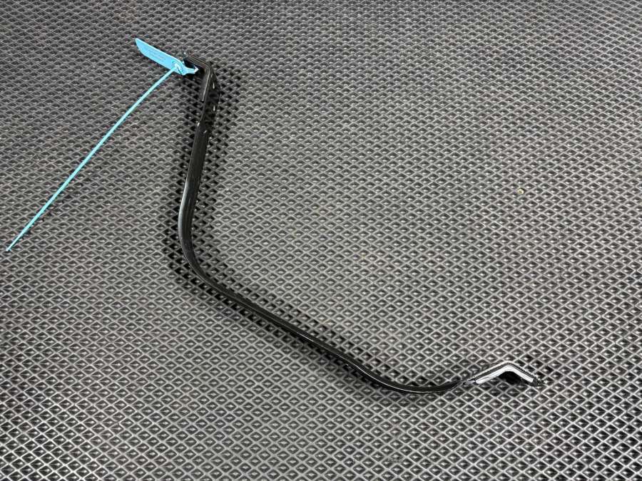 42481338 Крепление бака топливного Buick Encore GX рест. 2024г. | Фото № 2 42481338 Крепление бака топливного Buick Encore GX рест. 2024г. - Фото 2