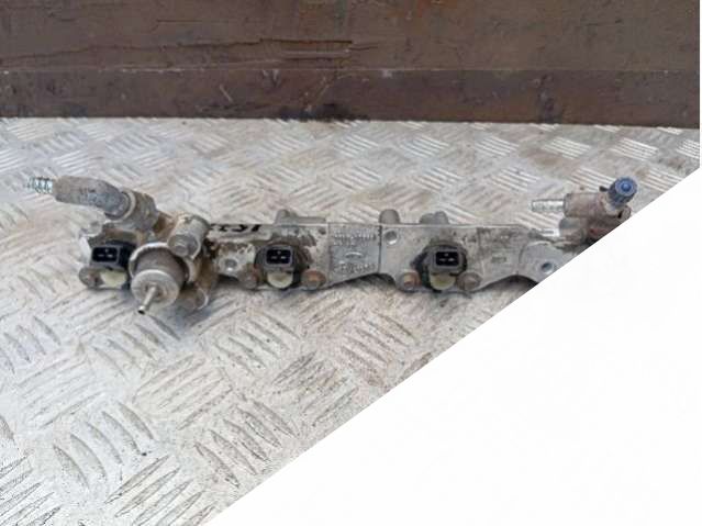 Топливная рампа Ford Mondeo 1995г. | Фото № 3 Топливная рампа Ford Mondeo 1995г. - Фото 3