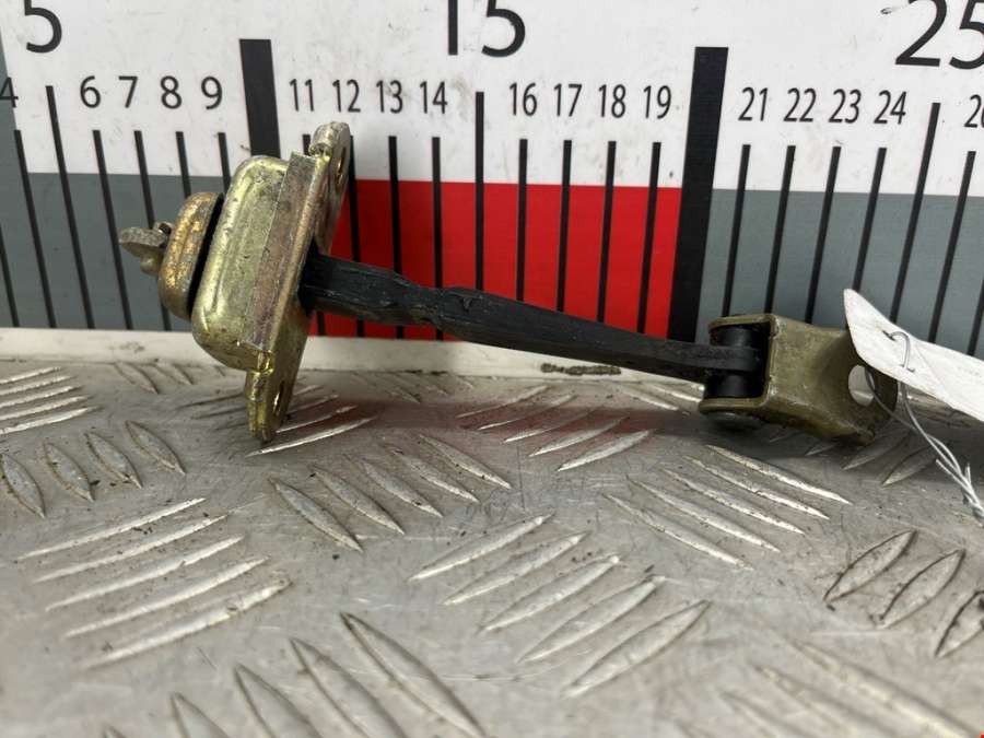 Ограничитель открывания двери Nissan Primera P12 (2001-2008) Универсал 2003г. | Фото № 2 Ограничитель открывания двери Nissan Primera P12 (2001-2008) Универсал 2003г. - Фото 2