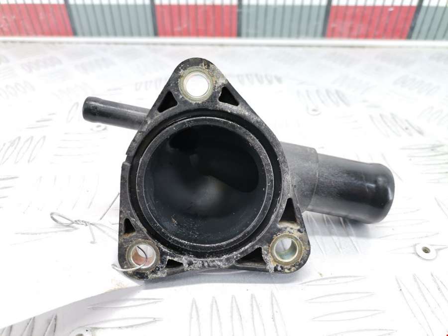 Фланец (штуцер системы охлаждения тройник) Mazda 3 BK (2003-2009) Хетчбэк 5дв. 2004г. | Фото № 5 Фланец (штуцер системы охлаждения тройник) Mazda 3 BK (2003-2009) Хетчбэк 5дв. 2004г. - Фото 5