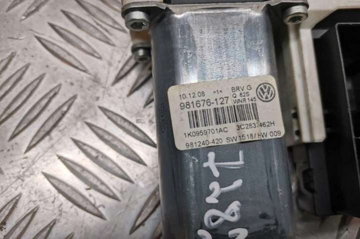 1K0959701AC Моторчик стеклоподъемника Volkswagen Passat B7 (2010-2015) 2010г. | Фото № 3 1K0959701AC Моторчик стеклоподъемника Volkswagen Passat B7 (2010-2015) 2010г. - Фото 3