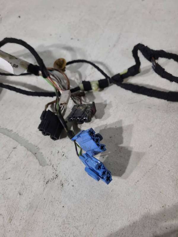 8L0971726 Проводка крышки багажника  Audi A3 8L хетчбэк 3 дв. 2000г. | Фото № 2  8L0971726 Проводка крышки багажника  Audi A3 8L хетчбэк 3 дв. 2000г. - Фото 2