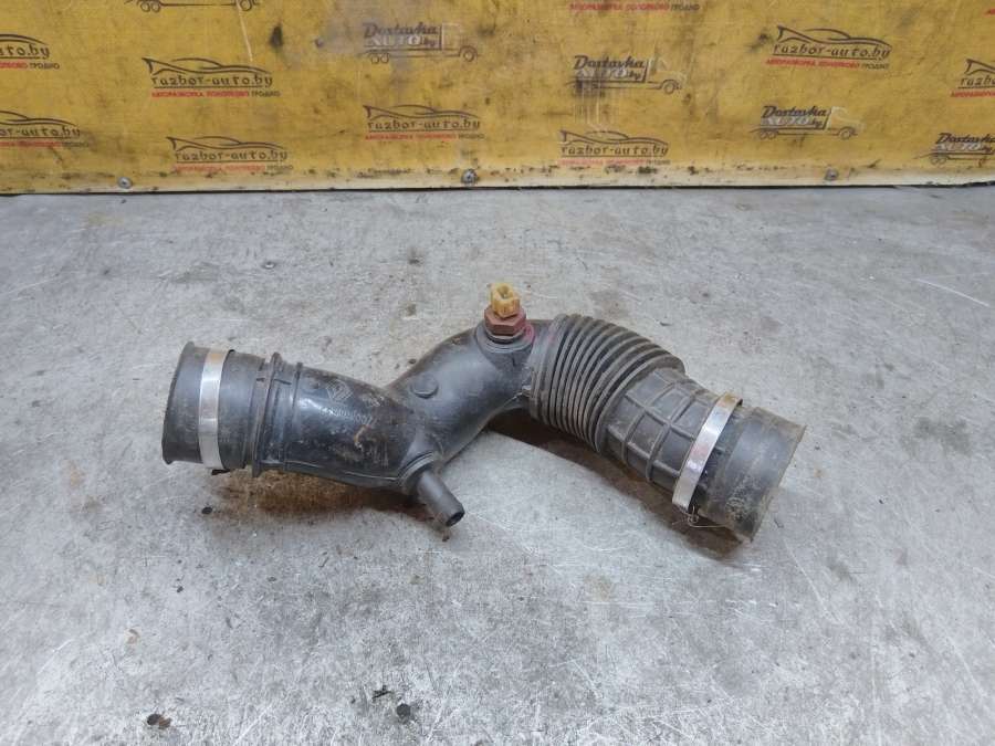 Патрубок воздушного фильтра Renault Megane Хэтчбэк 5 дв. 1997г. | Фото № 4 Патрубок воздушного фильтра Renault Megane Хэтчбэк 5 дв. 1997г. - Фото 4