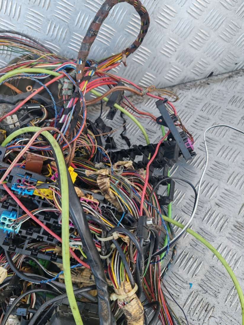 Проводка салона Audi A6 C4 (S6,RS6) 1996г. | Фото № 5 Проводка салона Audi A6 C4 (S6,RS6) 1996г. - Фото 5