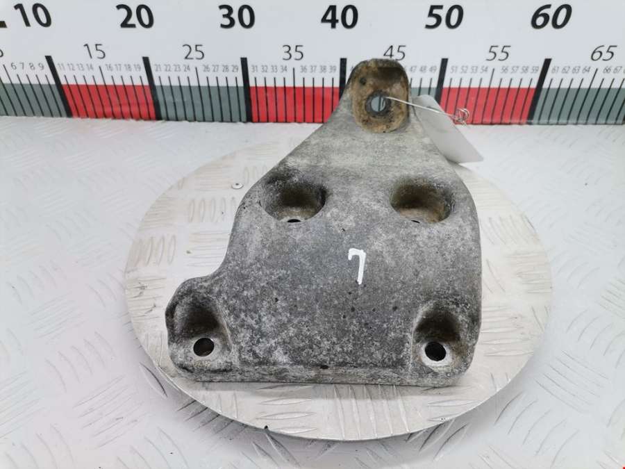 678860901 Кронштейн (крепление лапа) двигателя BMW 3-Series (F30/F31/F34/F35) (2011-2020) Седан 2011г. | Фото № 2 678860901 Кронштейн (крепление лапа) двигателя BMW 3-Series (F30/F31/F34/F35) (2011-2020) Седан 2011г. - Фото 2