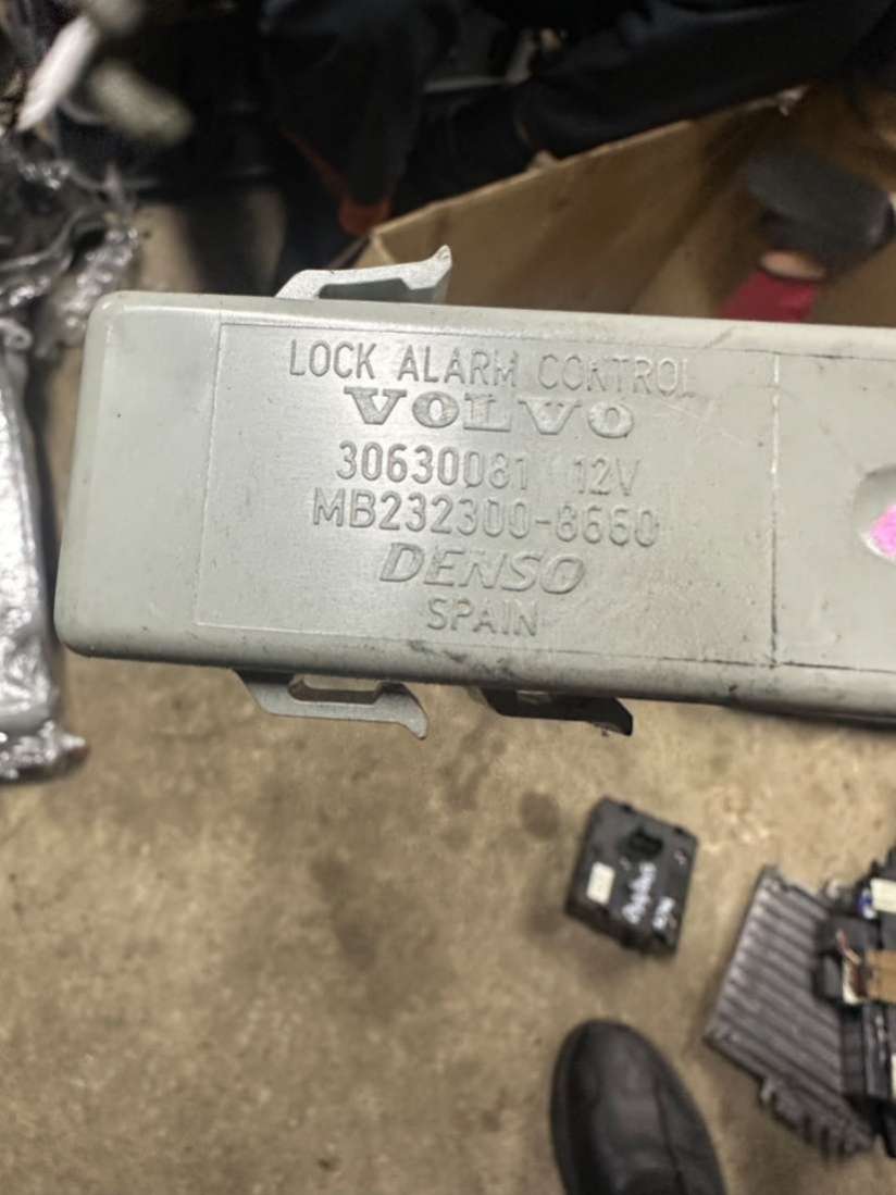 Блок управления центральным замком Volvo V40 1 2000г. | Фото № 3 Блок управления центральным замком Volvo V40 1 2000г. - Фото 3