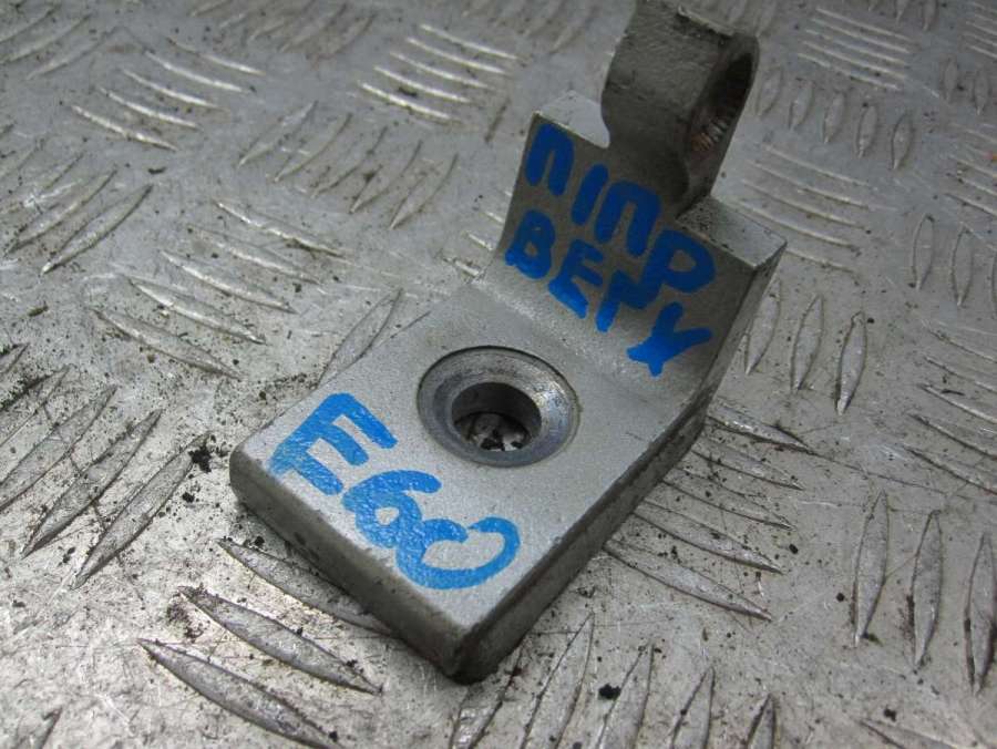 7068074 Петля двери передней правой BMW 5 E60/E61 2008г. | Фото № 1 7068074 Петля двери передней правой BMW 5 E60/E61 2008г. - Фото 1