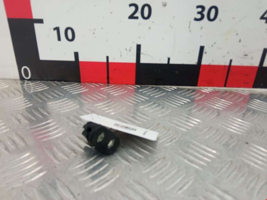 Кнопка стеклоподъемника Ford Focus 1 (1998-2005) Хетчбэк 5дв. 1998г. | Фото № 2 Кнопка стеклоподъемника Ford Focus 1 (1998-2005) Хетчбэк 5дв. 1998г. - Фото 2