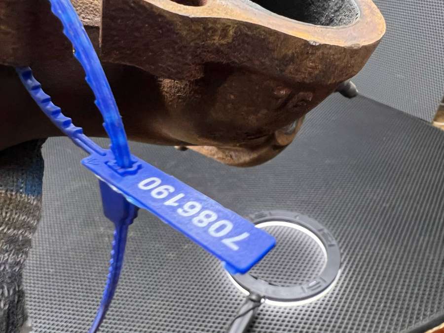 AJ812275LR0351098W93-9431-BB Выпускной коллектор  Jaguar XF X250 CC9 2011г. | Фото № 8  AJ812275LR0351098W93-9431-BB Выпускной коллектор  Jaguar XF X250 CC9 2011г. - Фото 8