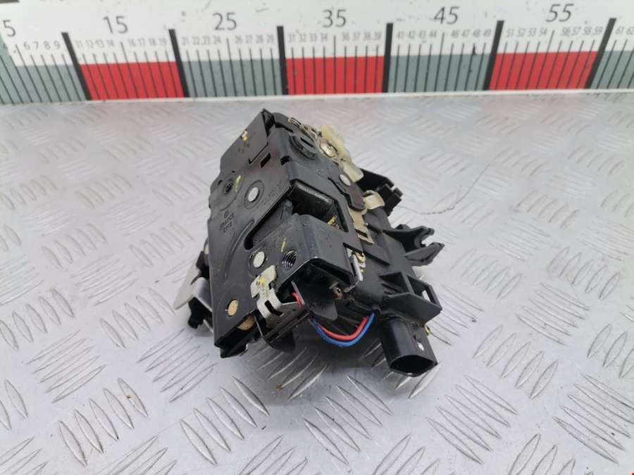 Замок двери задней левой Audi A6 C5 (1997-2005) Универсал 2001г. | Фото № 1 Замок двери задней левой Audi A6 C5 (1997-2005) Универсал 2001г. - Фото 1