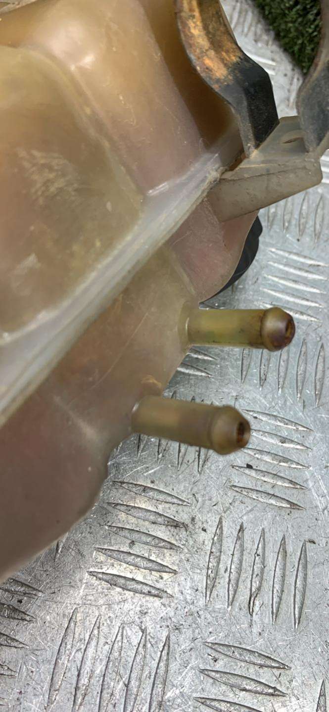 Бачок расширительный Opel Sintra минивэн 1997г. | Фото № 3 Бачок расширительный Opel Sintra минивэн 1997г. - Фото 3