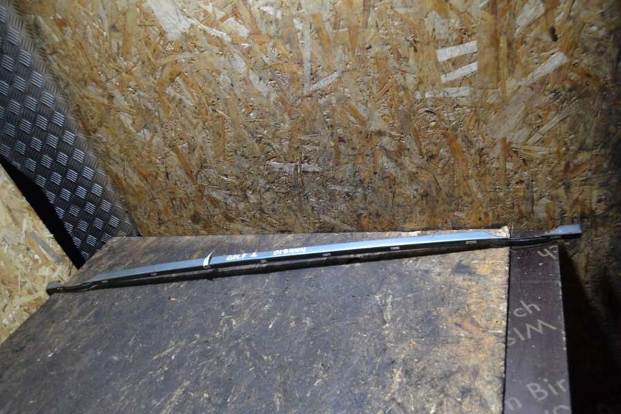 Ус под фару Volkswagen Golf 0000г. | Фото № 1 Ус под фару Volkswagen Golf 0000г. - Фото 1