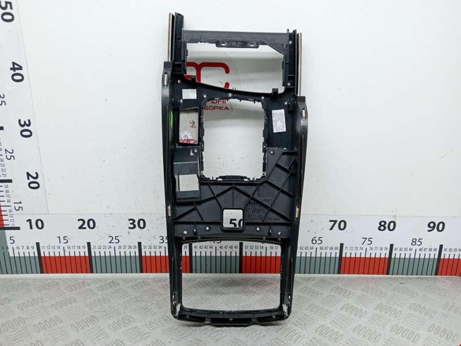 4F2864261B Накладка декоративная на кулису (рамка рычага КПП) Audi A6 C6 (2004-2011) Универсал 2006г. | Фото № 2 4F2864261B Накладка декоративная на кулису (рамка рычага КПП) Audi A6 C6 (2004-2011) Универсал 2006г. - Фото 2