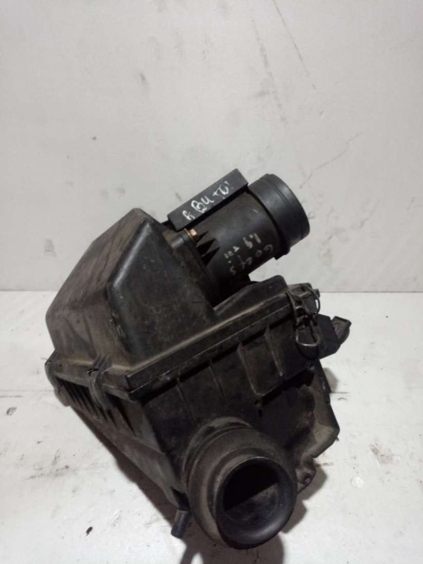 Корпус воздушного фильтра Volkswagen Passat B4 1996г. | Фото № 1 Корпус воздушного фильтра Volkswagen Passat B4 1996г. - Фото 1