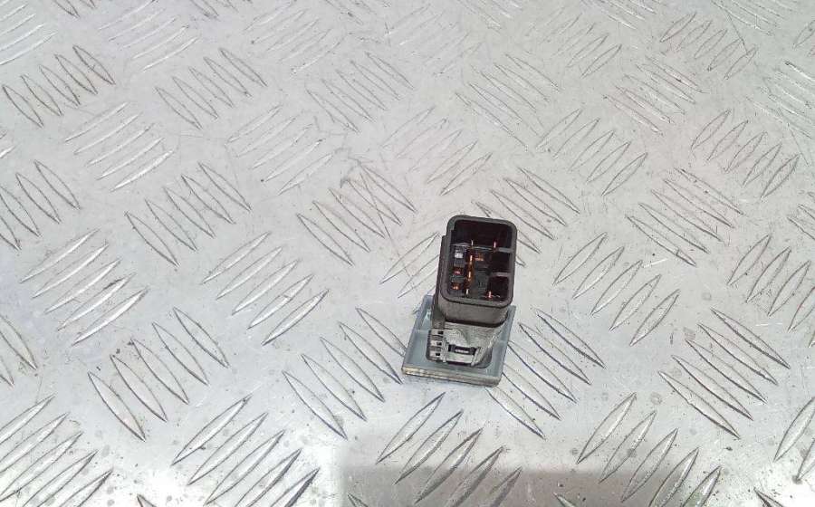 621W05010 Кнопка (выключатель)  Kia Cerato 2004г. | Фото № 4  621W05010 Кнопка (выключатель)  Kia Cerato 2004г. - Фото 4