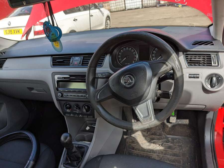 Усилитель бампера задний Skoda Rapid (2012-2020) Хетчбэк 5дв. 2015г. | Фото № 14 Усилитель бампера задний Skoda Rapid (2012-2020) Хетчбэк 5дв. 2015г. - Фото 14