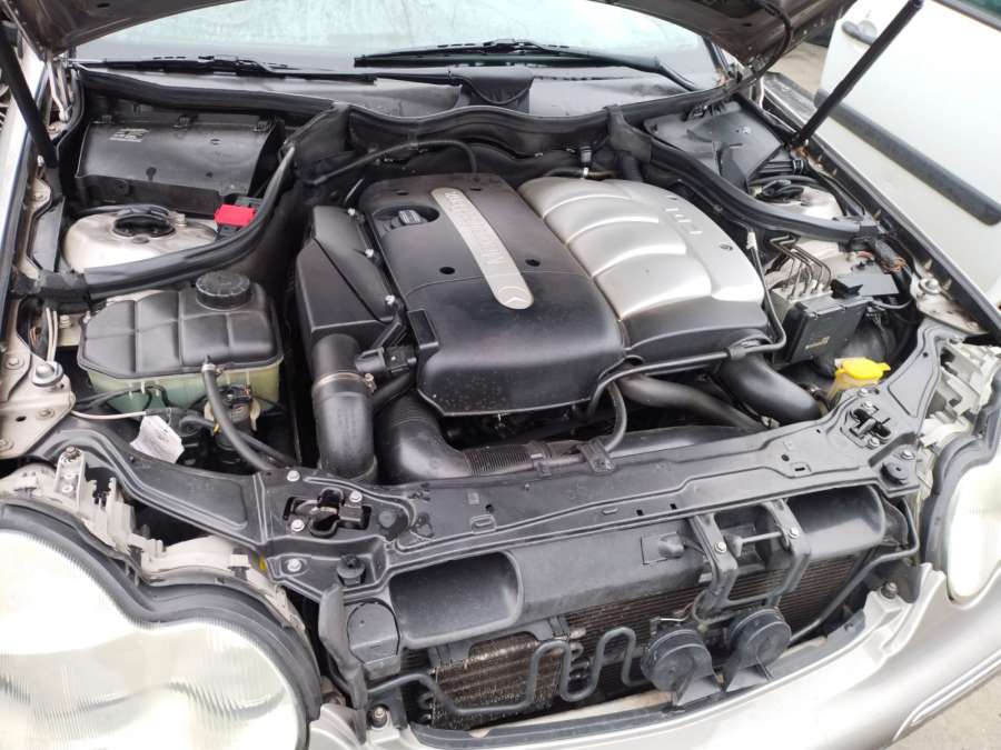 Накладка декоративная (молдинг) двери передней правой Mercedes C-Class (W203) (2000-2008) Седан 2003г. | Фото № 15 Накладка декоративная (молдинг) двери передней правой Mercedes C-Class (W203) (2000-2008) Седан 2003г. - Фото 15