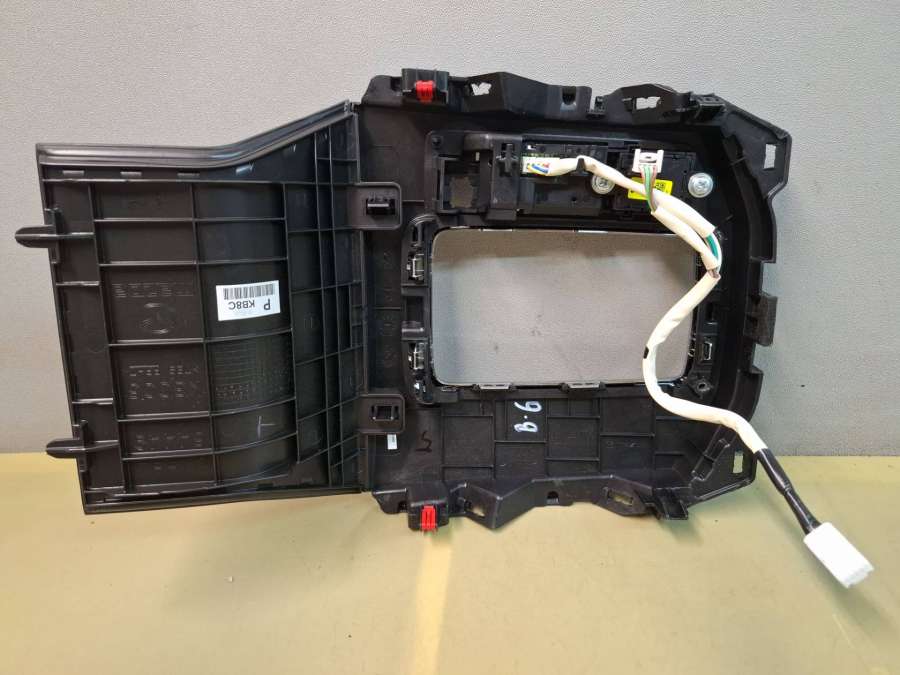 KB8C64341 Рамка обрамление кулисы Mazda CX-5 внедорожник 5 дв. 2018г. | Фото № 4 KB8C64341 Рамка обрамление кулисы Mazda CX-5 внедорожник 5 дв. 2018г. - Фото 4