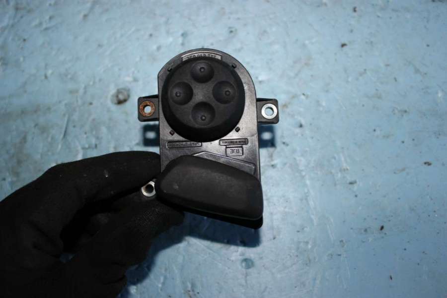 3C0959777 Кнопка регулировки сидения Volkswagen Passat B6 2006г. | Фото № 2 3C0959777 Кнопка регулировки сидения Volkswagen Passat B6 2006г. - Фото 2