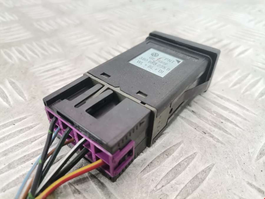 3B0953235B Кнопка аварийной сигнализации Volkswagen Passat 5 (1996-2000) Седан 1996г. | Фото № 2 3B0953235B Кнопка аварийной сигнализации Volkswagen Passat 5 (1996-2000) Седан 1996г. - Фото 2