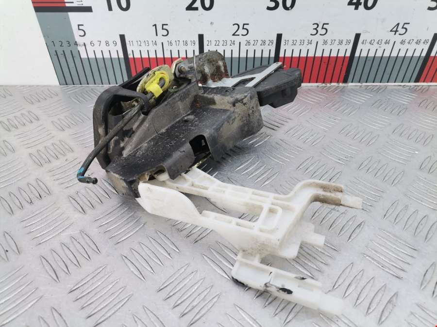 Замок двери задней левой Hyundai Santa Fe 1 (SM) (2000-2006) Внедорожник 5дв. 2004г. | Фото № 4 Замок двери задней левой Hyundai Santa Fe 1 (SM) (2000-2006) Внедорожник 5дв. 2004г. - Фото 4