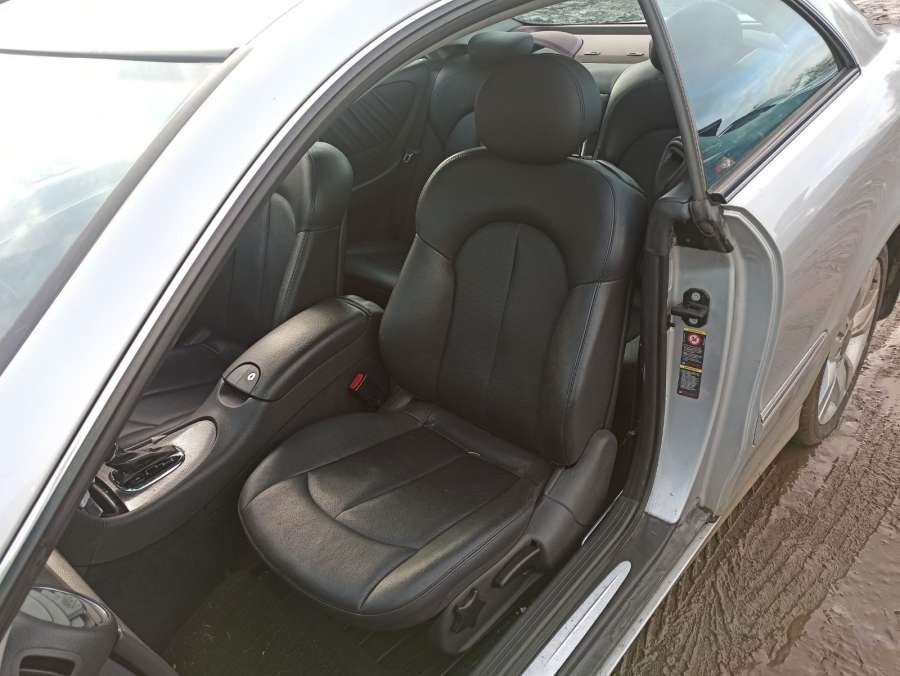 Петля капота правая Mercedes CLK-Class (W209) (2002-2010) Купе 2003г. | Фото № 12 Петля капота правая Mercedes CLK-Class (W209) (2002-2010) Купе 2003г. - Фото 12