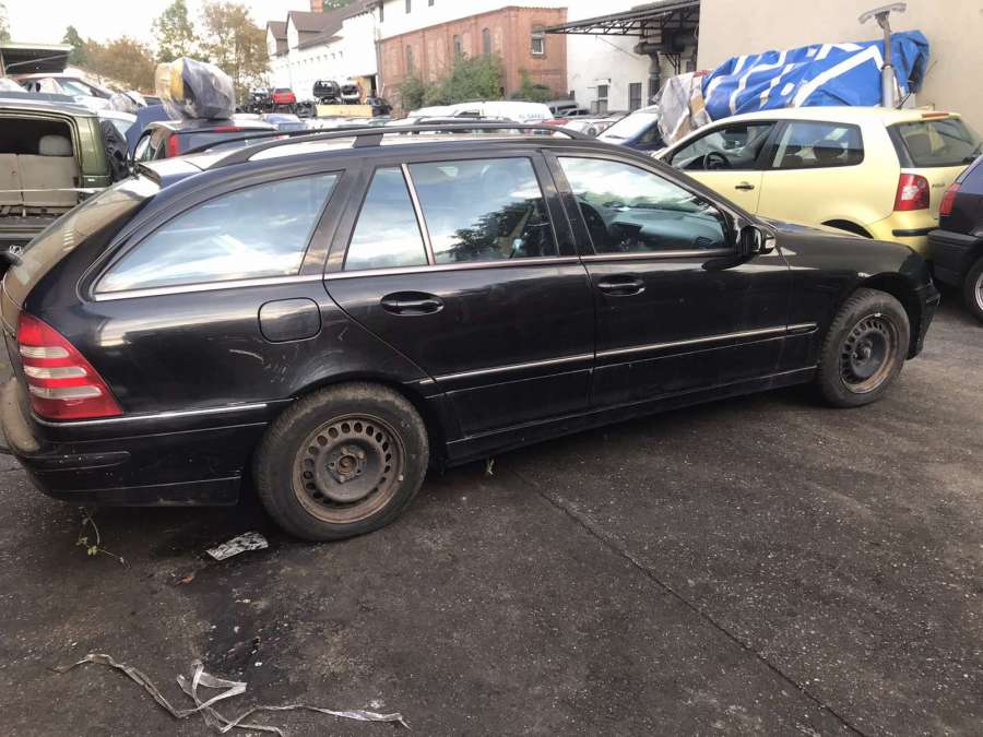 Накладка декоративная (молдинг) двери передней правой Mercedes C-Class (W203) (2000-2008) Универсал 2003г. | Фото № 6 Накладка декоративная (молдинг) двери передней правой Mercedes C-Class (W203) (2000-2008) Универсал 2003г. - Фото 6