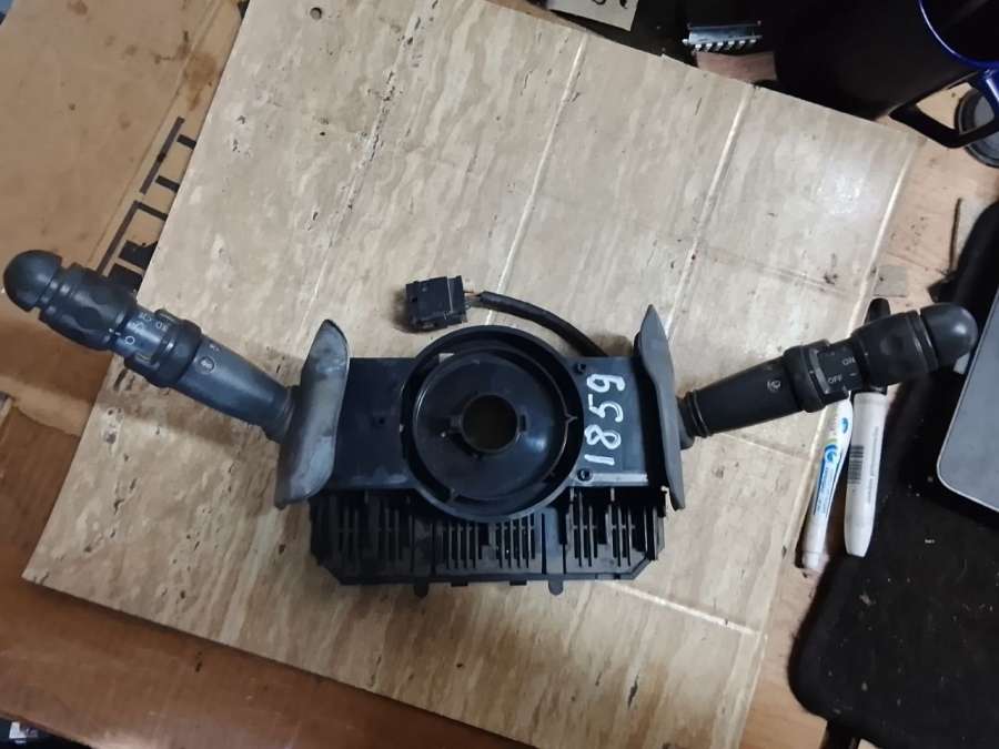 Переключатель подрулевой (стрекоза) Iveco Daily 3 2004г. | Фото № 1 Переключатель подрулевой (стрекоза) Iveco Daily 3 2004г. - Фото 1