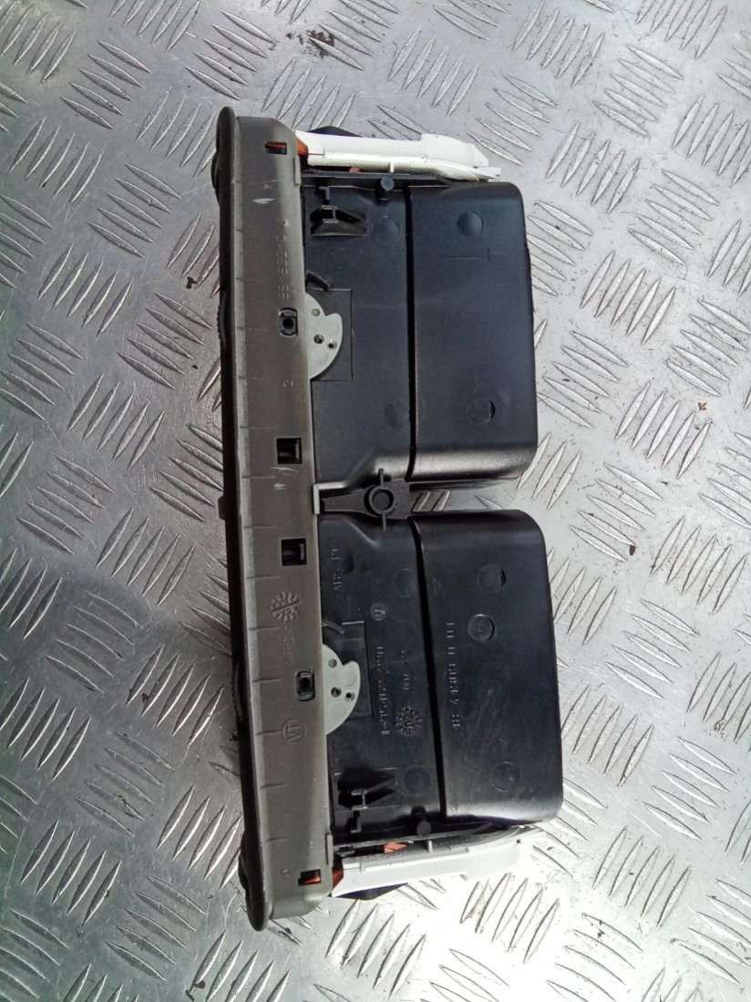 3B0819728D Дефлектор обдува салона  Volkswagen Passat B5 2003г. | Фото № 9  3B0819728D Дефлектор обдува салона  Volkswagen Passat B5 2003г. - Фото 9