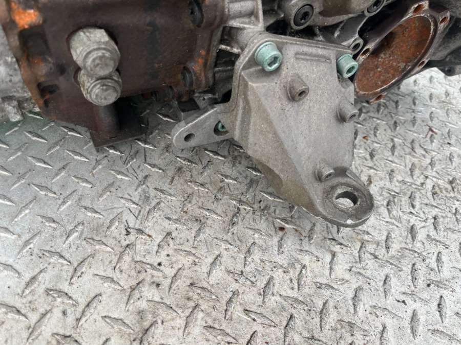 8D0399114AH Кронштейн КПП Audi A6 C5 (S6,RS6) 2001г. | Фото № 2 8D0399114AH Кронштейн КПП Audi A6 C5 (S6,RS6) 2001г. - Фото 2