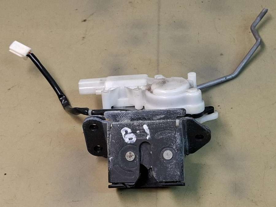 Замок багажника  Mazda CX-7 2008г. | Фото № 1   Замок багажника  Mazda CX-7 2008г. - Фото 1