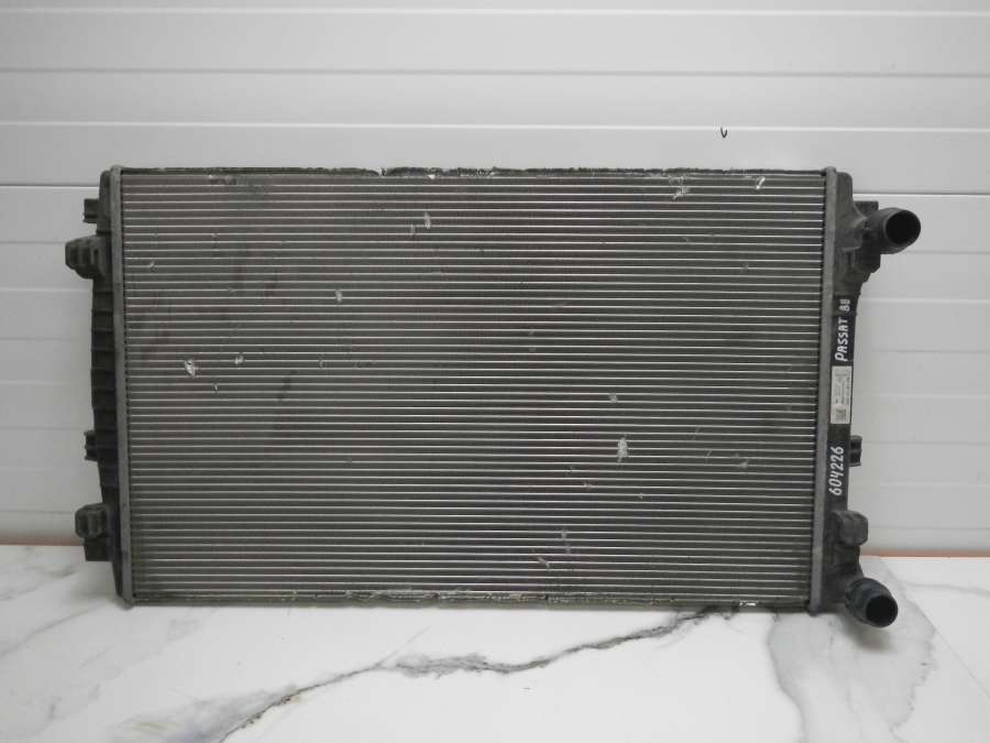 5Q0121251EM Радиатор охлаждения основной Volkswagen Passat 0000г. | Фото № 1 5Q0121251EM Радиатор охлаждения основной Volkswagen Passat 0000г. - Фото 1