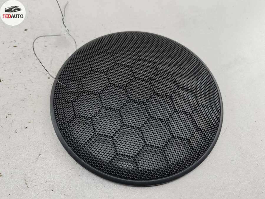 3B0868149 Сетка (решетка) динамика  Volkswagen Passat B5+ (GP) Универсал 2004г. | Фото № 1  3B0868149 Сетка (решетка) динамика  Volkswagen Passat B5+ (GP) Универсал 2004г. - Фото 1