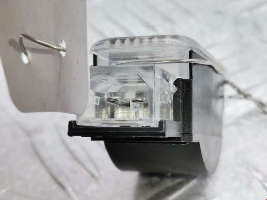 Плафон салонный Volkswagen Phaeton (2002-2016) Седан 2008г. | Фото № 3 Плафон салонный Volkswagen Phaeton (2002-2016) Седан 2008г. - Фото 3