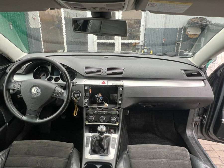 3C0864263 Рамка (накладка) рычага КПП  Volkswagen Passat 2006г. | Фото № 9  3C0864263 Рамка (накладка) рычага КПП  Volkswagen Passat 2006г. - Фото 9