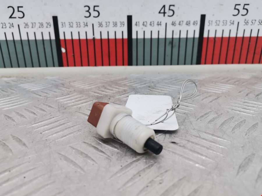 Датчик положения педали сцепления (Выключатель сцепления) Peugeot 807 (2002-2010) Минивэн 2009г. | Фото № 1 Датчик положения педали сцепления (Выключатель сцепления) Peugeot 807 (2002-2010) Минивэн 2009г. - Фото 1