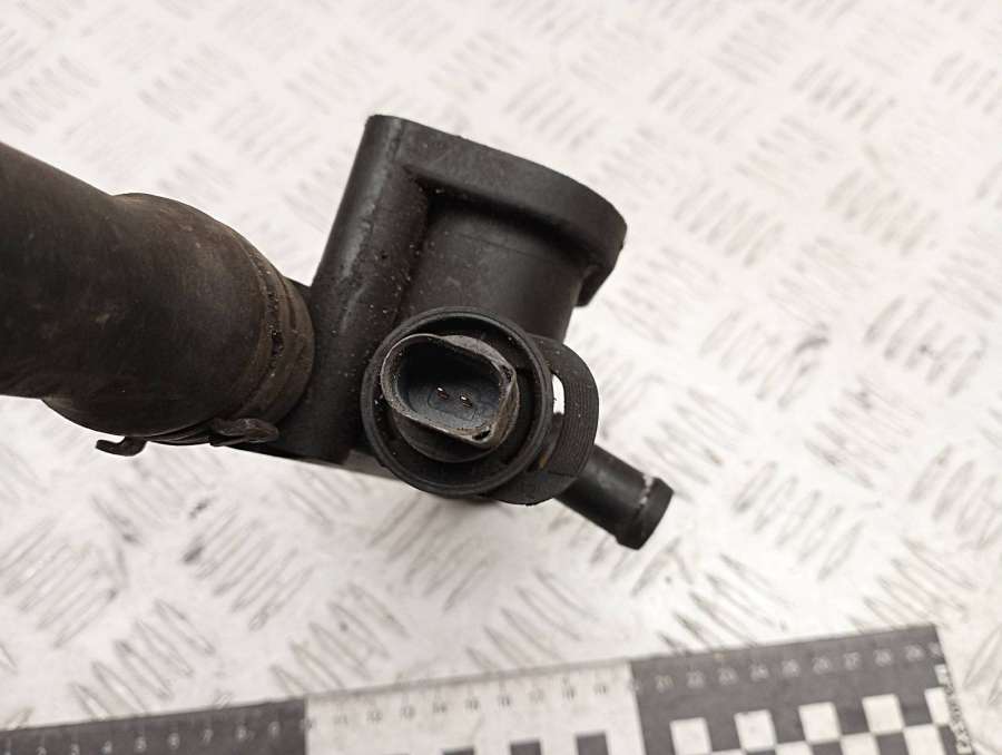 038121132C038121133 Фланец (тройник) системы охлаждения Volkswagen Golf 4 2002г. | Фото № 3 038121132C038121133 Фланец (тройник) системы охлаждения Volkswagen Golf 4 2002г. - Фото 3