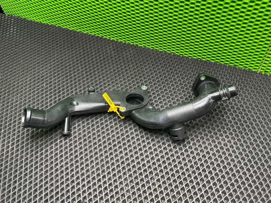 06E121045AS06E121030 Патрубок радиатора Audi Q7 4M 2015г. | Фото № 2 06E121045AS06E121030 Патрубок радиатора Audi Q7 4M 2015г. - Фото 2