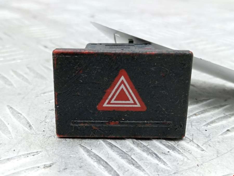 7L6953235A Кнопка аварийной сигнализации Volkswagen Touareg 1 (2002-2010) Внедорожник 5дв. 2003г. | Фото № 1 7L6953235A Кнопка аварийной сигнализации Volkswagen Touareg 1 (2002-2010) Внедорожник 5дв. 2003г. - Фото 1