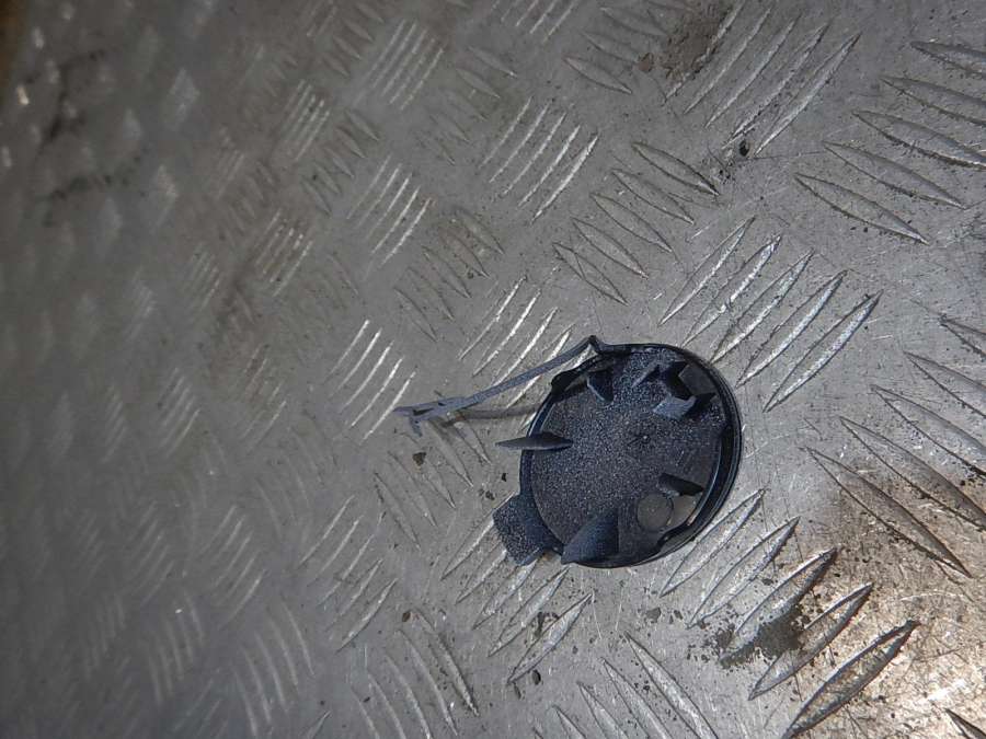 6N5807241GRU Заглушка буксировочного крюка  Volkswagen Polo 0000г. | Фото № 2  6N5807241GRU Заглушка буксировочного крюка  Volkswagen Polo 0000г. - Фото 2