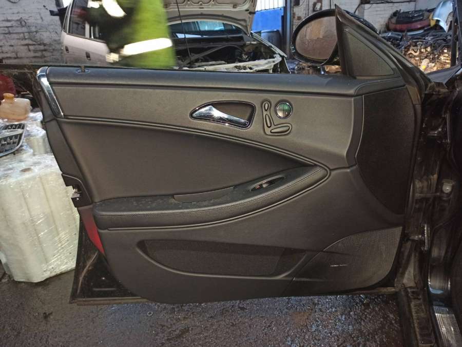 Замок капота Mercedes CLS-Class (W219) (2004-2010) Седан 2007г. | Фото № 14 Замок капота Mercedes CLS-Class (W219) (2004-2010) Седан 2007г. - Фото 14