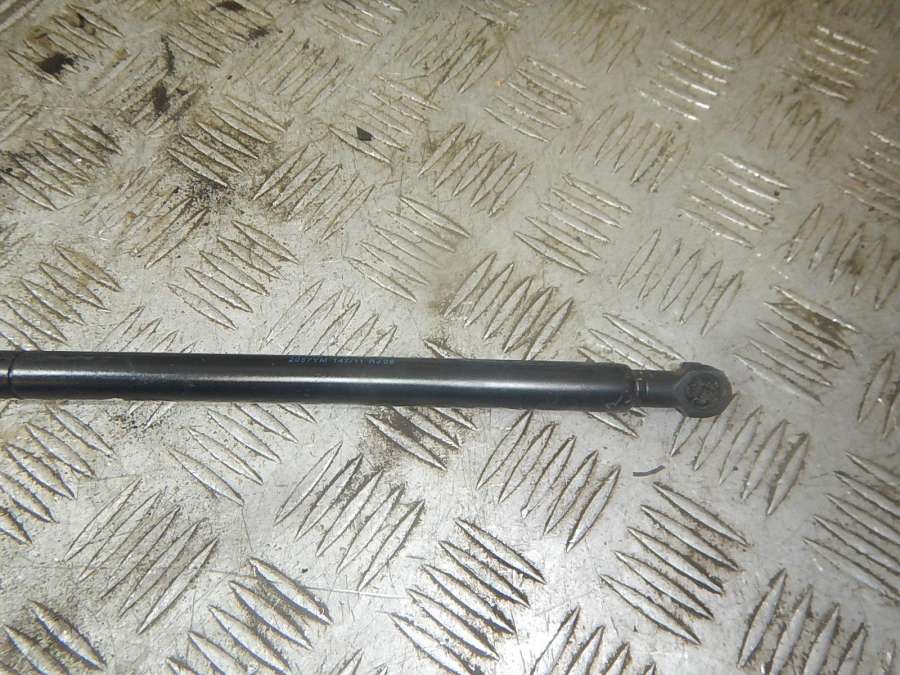 3C8827550 Амортизатор крышки багажника Volkswagen Passat 0000г. | Фото № 3 3C8827550 Амортизатор крышки багажника Volkswagen Passat 0000г. - Фото 3