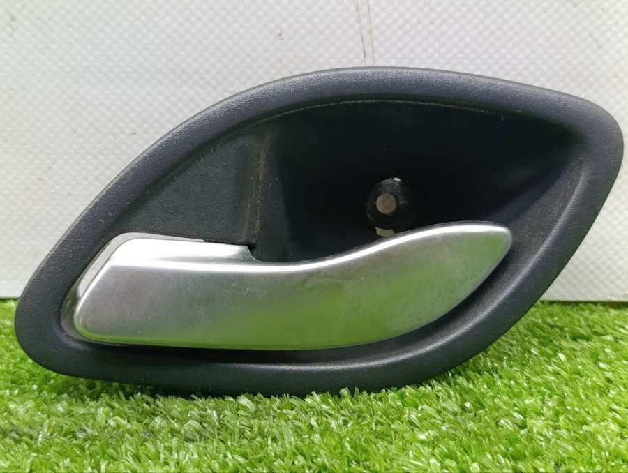 8200000723 Ручка внутренняя передняя левая Renault Laguna 2 2002г. | Фото № 1 8200000723 Ручка внутренняя передняя левая Renault Laguna 2 2002г. - Фото 1