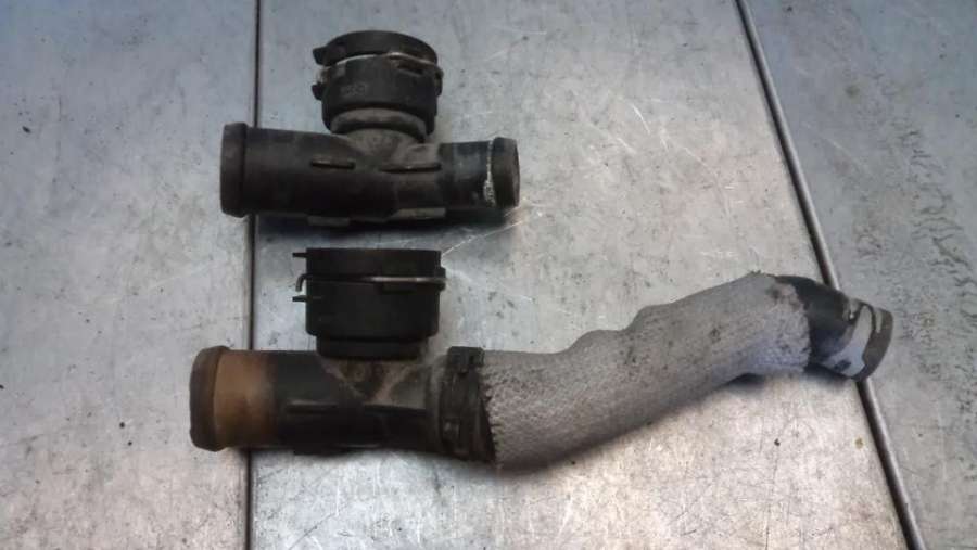 1K0122291B Фланец (тройник) системы охлаждения Skoda Yeti 1 поколение 2009г. | Фото № 1 1K0122291B Фланец (тройник) системы охлаждения Skoda Yeti 1 поколение 2009г. - Фото 1