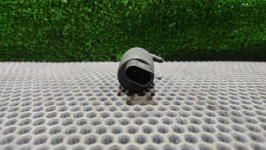 6712 8377612 Насос (моторчик) омывателя стекла BMW 5 E39 Седан 2003г. | Фото № 2 6712 8377612 Насос (моторчик) омывателя стекла BMW 5 E39 Седан 2003г. - Фото 2