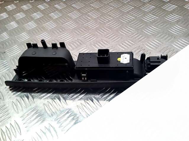 Блок управления стеклоподъемниками Volkswagen Golf 5 (2003-2008) Хетчбэк 5дв. 2004г. | Фото № 2 Блок управления стеклоподъемниками Volkswagen Golf 5 (2003-2008) Хетчбэк 5дв. 2004г. - Фото 2