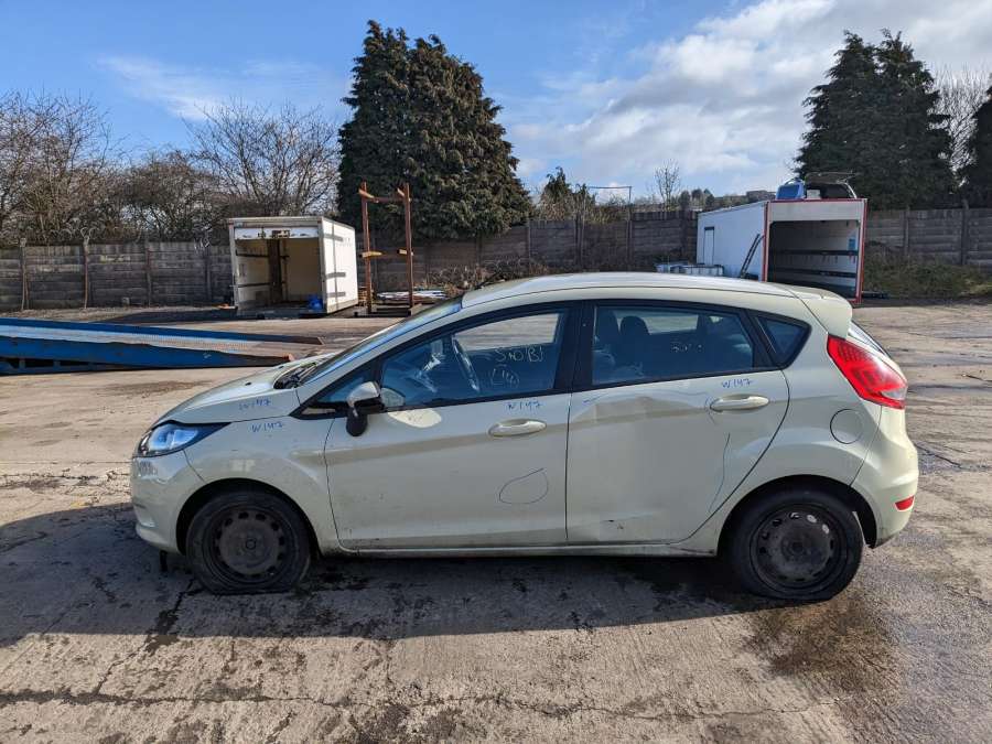 Ручка двери наружная задняя правая Ford Fiesta 6 (2008-2019) Хетчбэк 5дв. 2010г. | Фото № 7 Ручка двери наружная задняя правая Ford Fiesta 6 (2008-2019) Хетчбэк 5дв. 2010г. - Фото 7