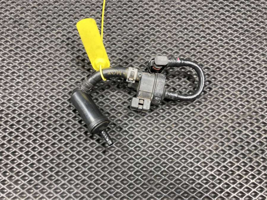 06H201892A06H906517S Клапан вакуумный  Audi Q7 4M 2018г. | Фото № 1  06H201892A06H906517S Клапан вакуумный  Audi Q7 4M 2018г. - Фото 1