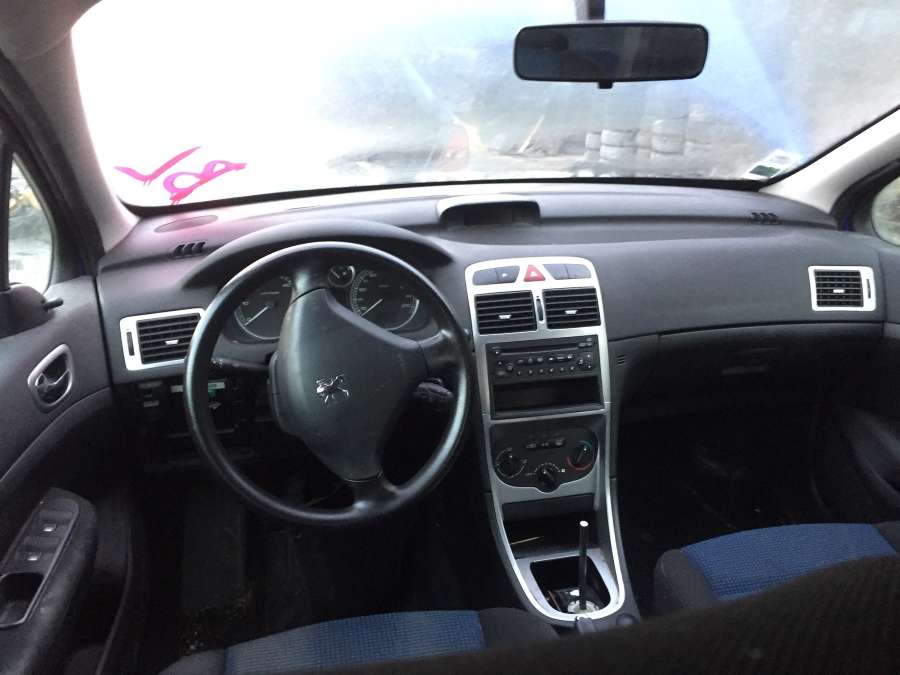 Петля крышки (двери) багажника Peugeot 307 (2001-2008) Хетчбэк 5дв. 2004г. | Фото № 10 Петля крышки (двери) багажника Peugeot 307 (2001-2008) Хетчбэк 5дв. 2004г. - Фото 10