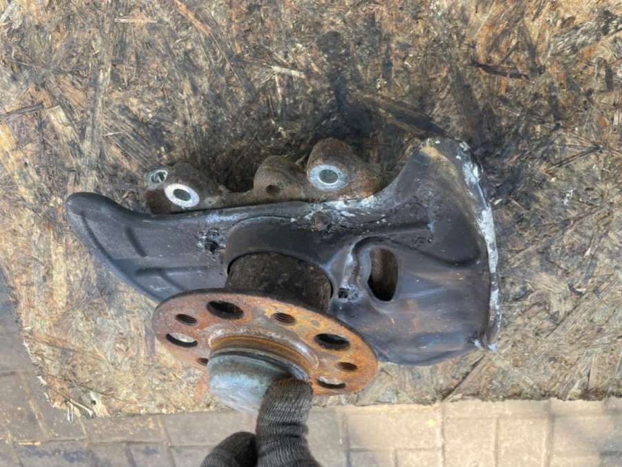 Кулак поворотный передний левый Mercedes C W204 2012г. | Фото № 1 Кулак поворотный передний левый Mercedes C W204 2012г. - Фото 1